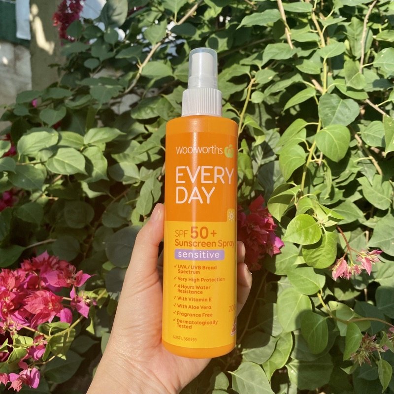 [10/2024] Review kem chống nắng Woolworths cho da nhạy cảm dạng xịt sau 3 tuần dùng