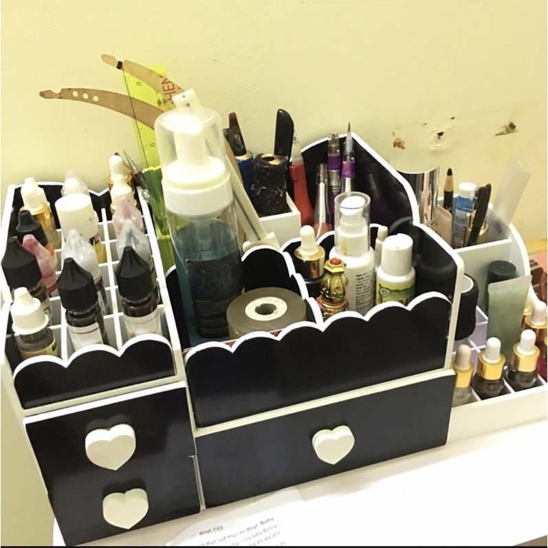 Kệ mỹ phẩm lượn sóng màu đen full ô son