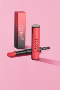 Son kem lì cao cấp HOLIDAY JOY màu ĐỎ CAM TƯƠI hương vanila dưỡng ẩm sâu và giúp môi mềm mượt – MOI cosmetics chính hãng Hàn Quốc